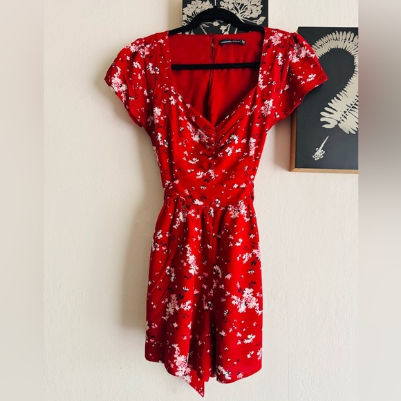 Abercrombie & Fitch Red Floral Tie Back Romper Size XSP - Picture 2 of 6